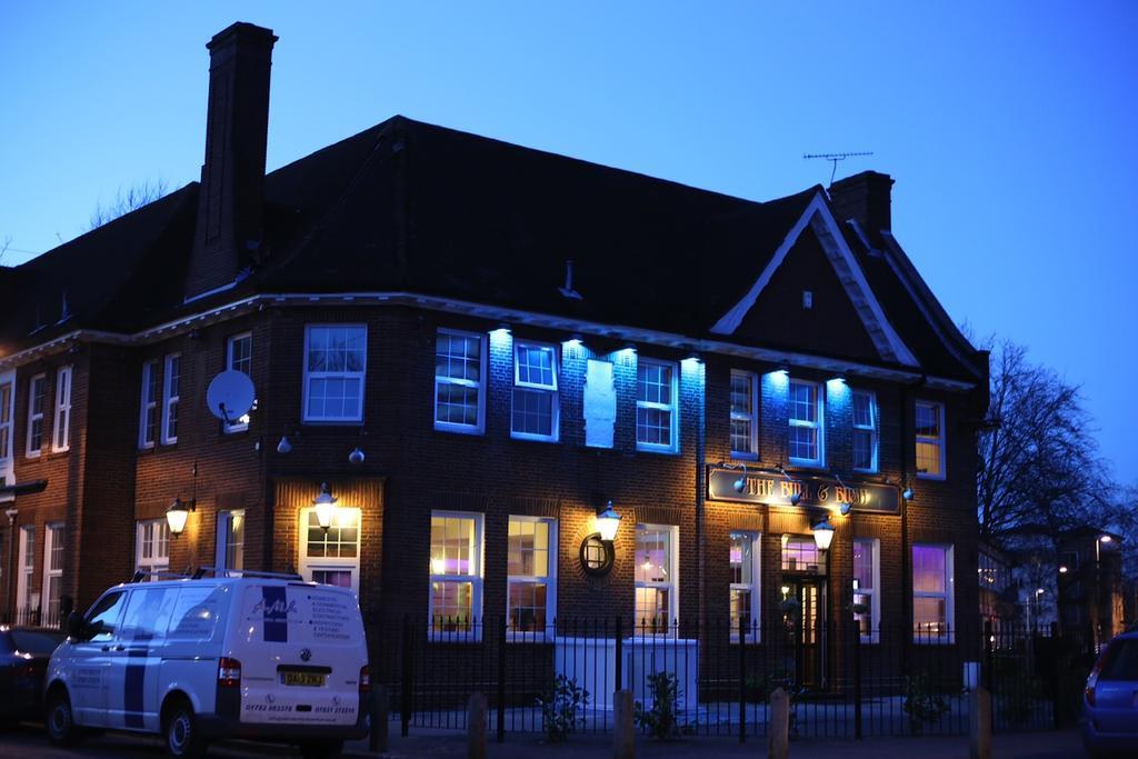 The Bull And Bush Hotel Kingston Kingston upon Thames  Exterior foto