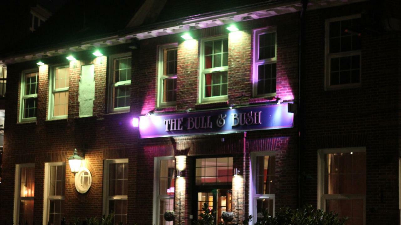 The Bull And Bush Hotel Kingston Kingston upon Thames  Exterior foto