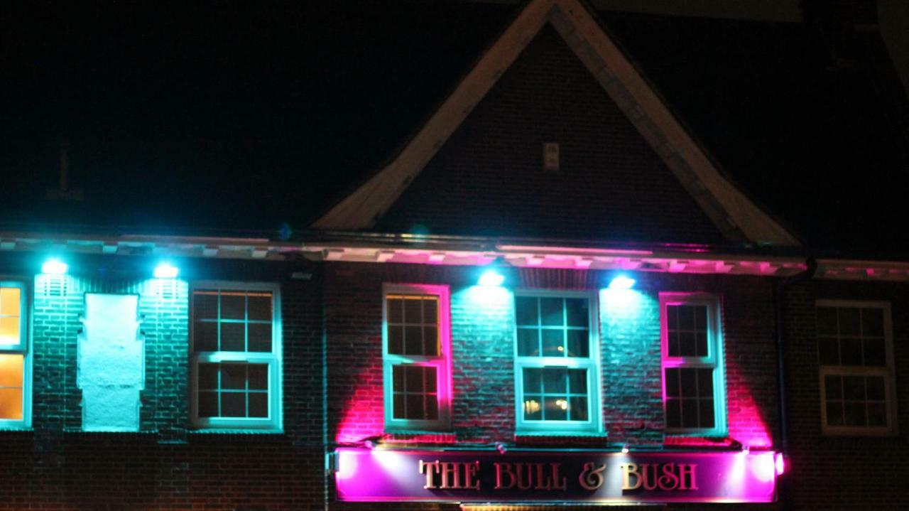The Bull And Bush Hotel Kingston Kingston upon Thames  Exterior foto